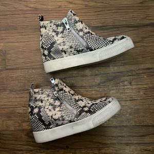 Adorable snake skin sneakers